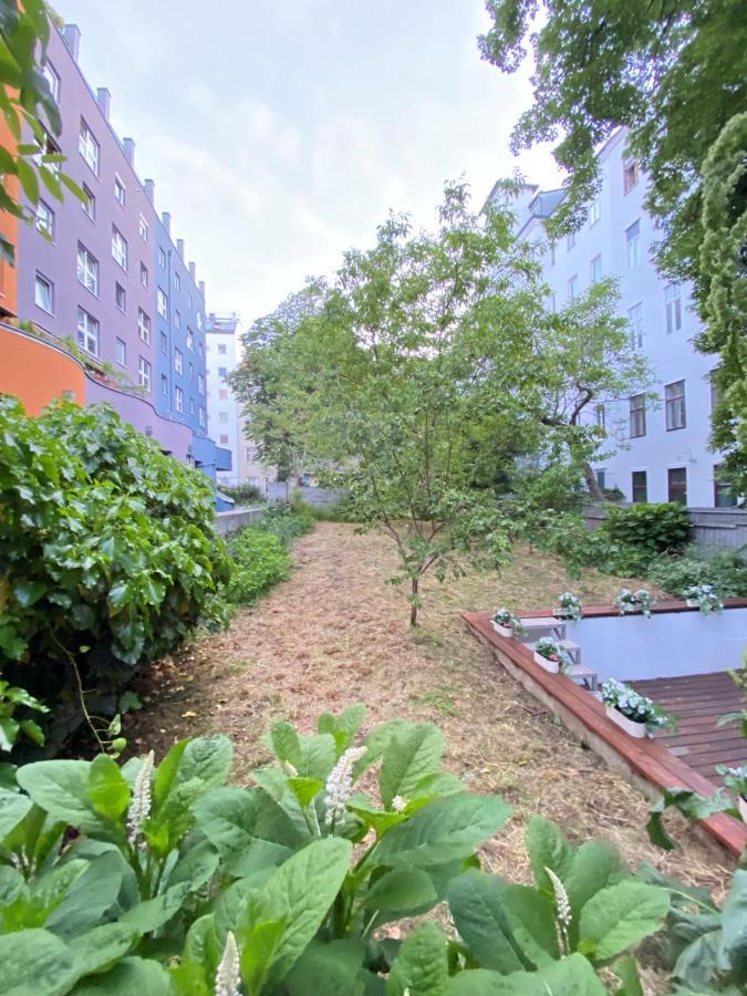 Charming Townhouse Directly By Metro Apartman Bécs Kültér fotó